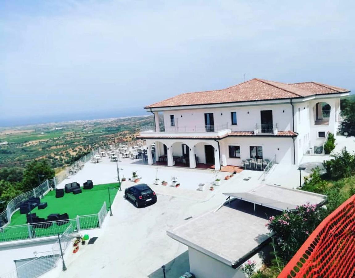 Aquila D'Oro Hotel Ciro Exterior foto